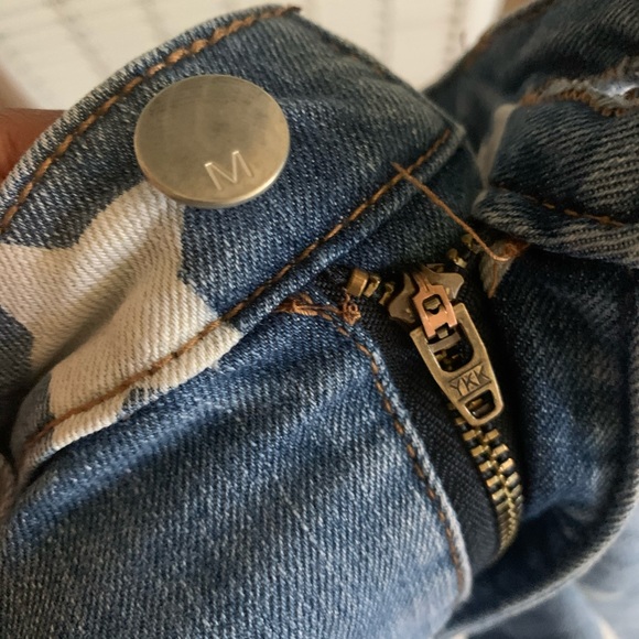 High Rise Distressed Jean Shorts w Exposed Pockets - Picture 9 of 11